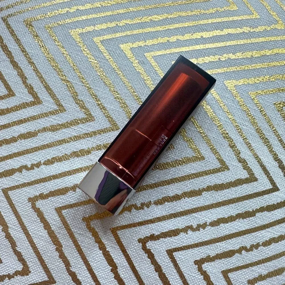 Maybelline New York Toasted Truffle Matte Lipstick 570 New